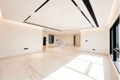 Luxurious 5 BR Brand New villa l Maid room