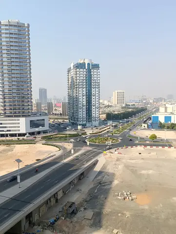 CANAL VIEW- HIGHER FLOOR - BIGGEST LAYOUT - BRIGHT 1 BEDROOM