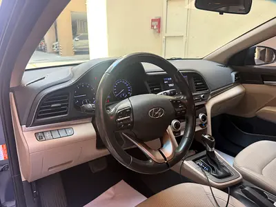 2019 Hyundai ELANTRA 照片 12