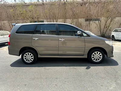 Toyota Innova SE 2014 7-Seater Family Car