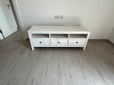 White wooden TV bench with 3 drawers - good condition