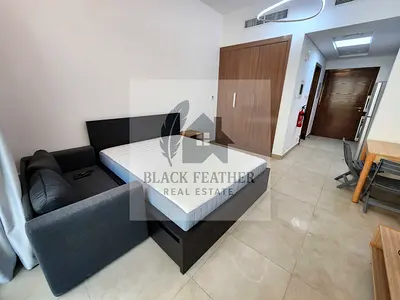 FREE CHILLER // LARGE LAYOUT WITH TERRACE // NEXT TO BUSSTOP