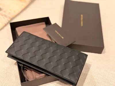 Authentic Brand New  Bottega Veneta Intrecciato wallet