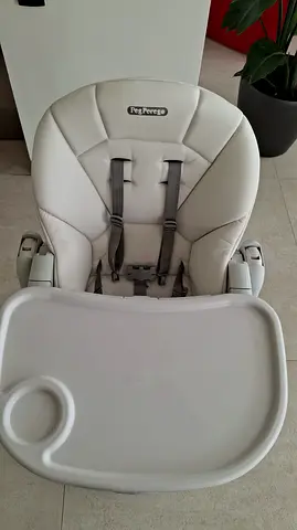 Peg Perego High Chair Follow me 3-in-1 - Adjustable Baby Feeding Chair in Good Condition.