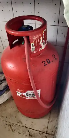 20.5kg dubai Red LPG Gas Cylinder with Regulator Hose - full gas-Good Working Condition