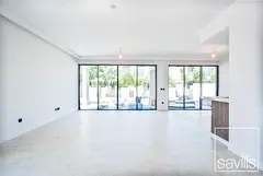 Extended and Upgraded 5Bed | Private Pool | Vacant