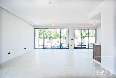 Extended and Upgraded 5Bed | Private Pool | Vacant