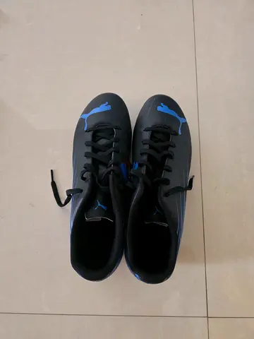 Puma black and blue football/soccer cleats - size 42 Us