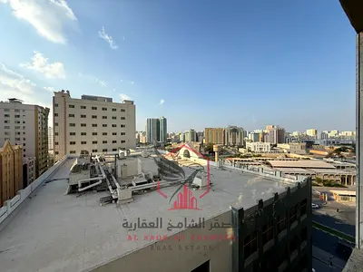 بلكونة اطلالة مفتوحة غرفة وصالة تاني ساكن تكييف علي المالك وباركن مجانا للايجار السنوي في القاسمية