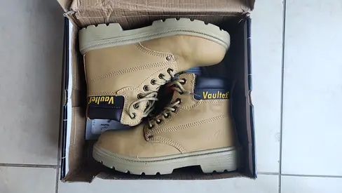 *FREE* Vaultex Safety Shoes in Perfect Condition