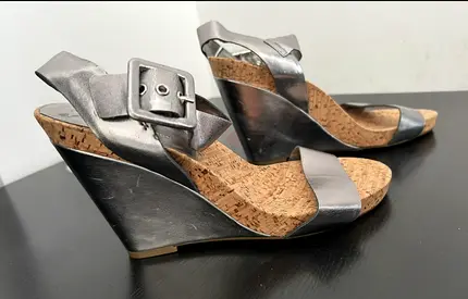 BCBG size 37.5