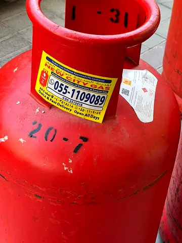 Red LPG Gas Cylinder - , Good Condition delivery free Call anytime
