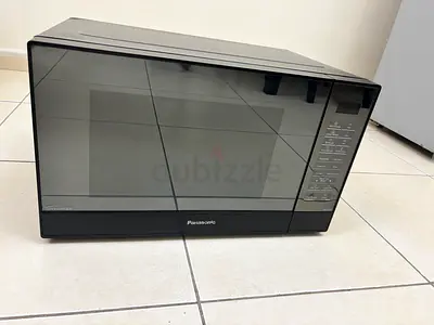 Panasonic countertop microwave oven - good working condition