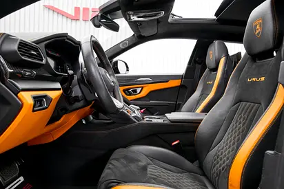 2023 Lamborghini URUS photo 9