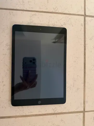 Apple iPad (with Home Button) - Good Working Condition
