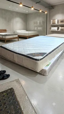Brand new king size spring top form mattress