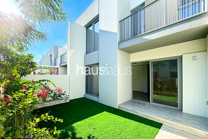 Internal | Vacant | Landscaped