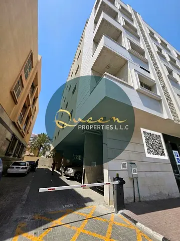 Large space / Prime and vibrant location / Close to services and amenities