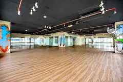 Vacant | 10 Parking | Close to Metro
