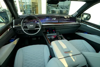 صورة 10 لـ 2026 Cadillac ESCALADE
