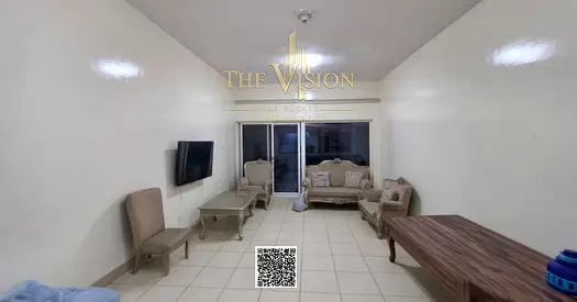 Two bedrooms and a living room with parking, partial garden and sea views, immediate occupancy.