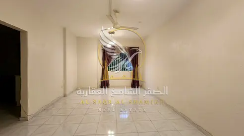 أرخص شقة 3 غرف وصالة مع 3 حمامات للإيجار في المحطة القاسمية الشارقة مساحة واسعة وبناية عائلية