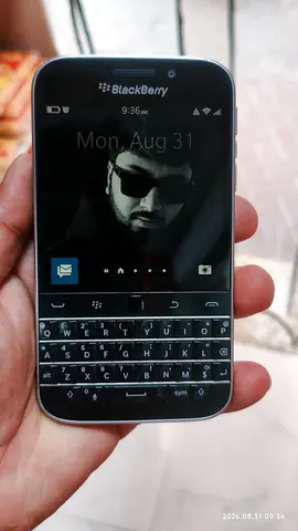 BlackBerry Classic Q20 with physical QWERTY keyboard - Very good working condition