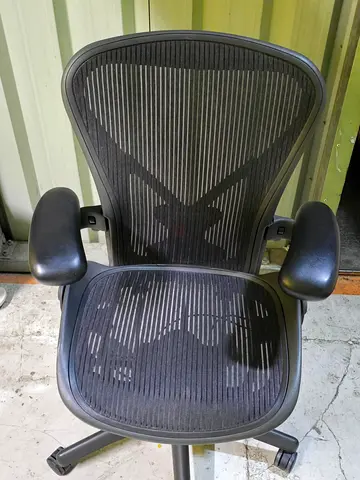 Herman Miller Aeron size B fully loaded