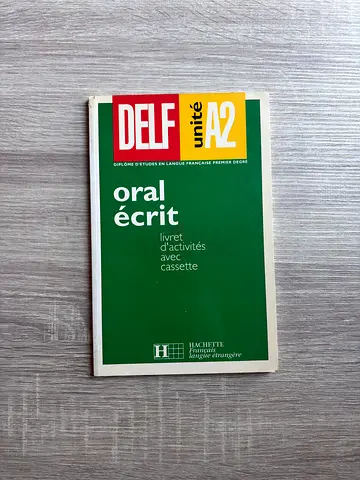 DELF Unité A2: Oral, Écrit — Livret d'activités (Hachette Français Langue Étrangère)