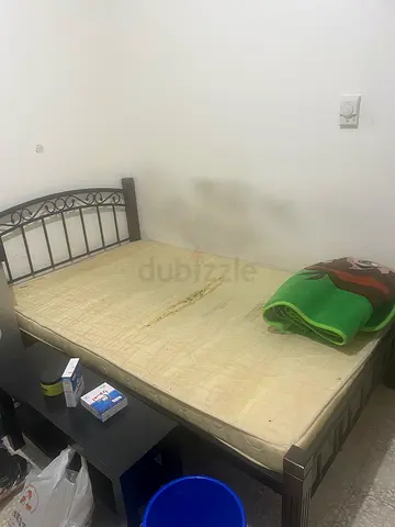 Qween size  wood bed frame120cm for sale