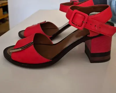 Fendi sandals size 38