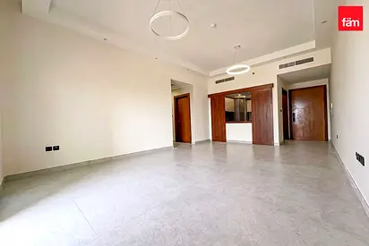 Bright Apartment I Closed Kitchen I Near Metro