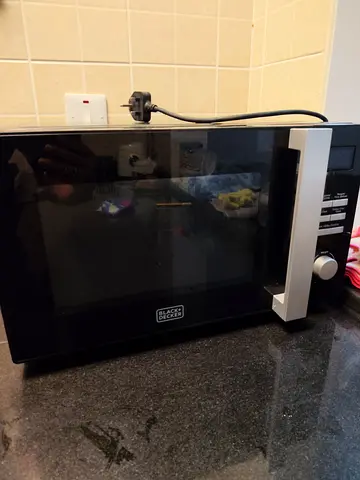 Black+Decker countertop microwave oven - good working condition