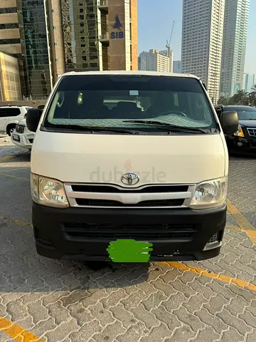 Toyota hiace model 2013 . 13 seater . GCC specs . Good condition