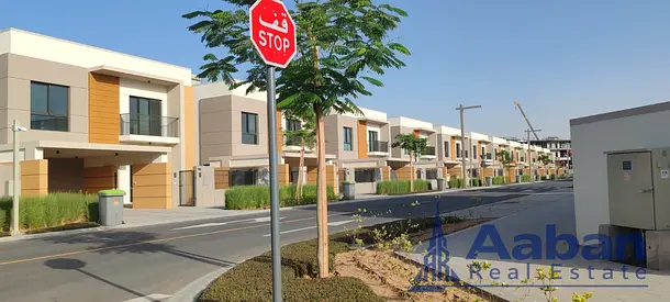 🏡 Spacious 5 Bedroom Villa + Maid's Room for Rent | Azha Community