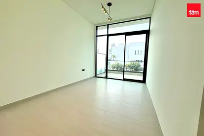 Spacious Layout Fitted Kitchen Vacant