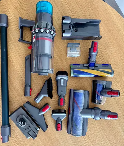 Dyson cordless vacuum with multiple tool heads — good working condition