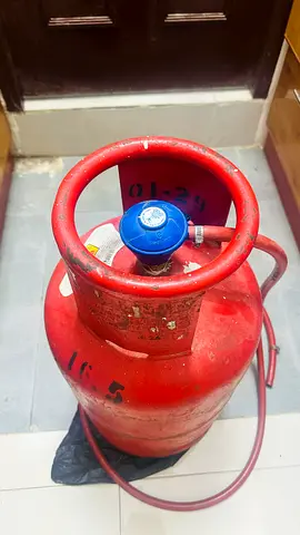 Used LPG Gas Cylinder with Hose and Regulator - Emirates gas - 16.5 kg