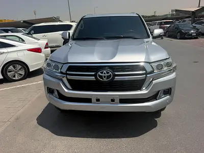 Toyota landcruiser 2013 vxr silver color fullopshin look 2021