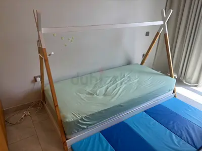 Kid bed with mattress