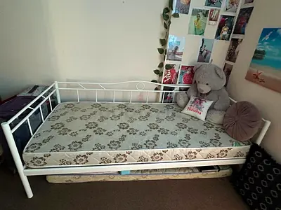 White Metal Daybed with Mattress - Single