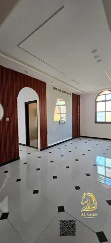 للإيجار في الروضة – عجمان 🏡 شقة غرفتين وصالة بمساحة كبيرة، في بناية جديدة وثاني ساكن.