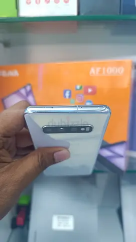 Samsung Galaxy S10,, 8 gb ram,,128 gb Dual sim