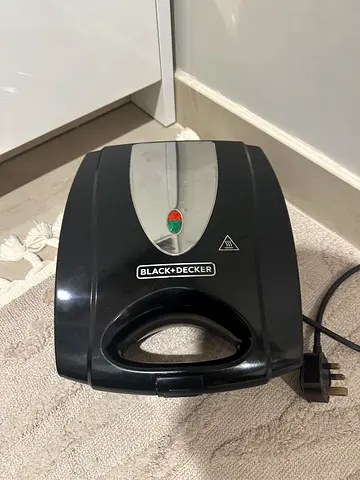 Black & Decker Sandwich Maker / Grill - Good Working Condition