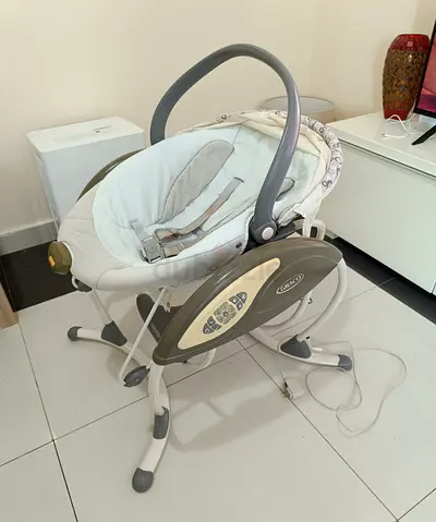 Graco electric baby swing/rocker in good condition