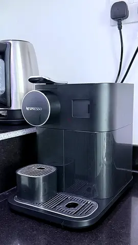 Nespresso capsule coffee machine - compact model, good condition