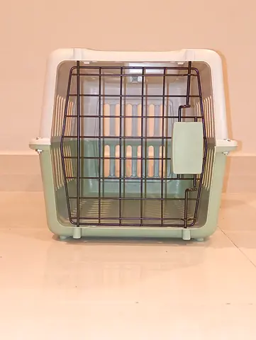 Sturdy Plastic Pet Carrier with Metal Door –  (Good Condition)