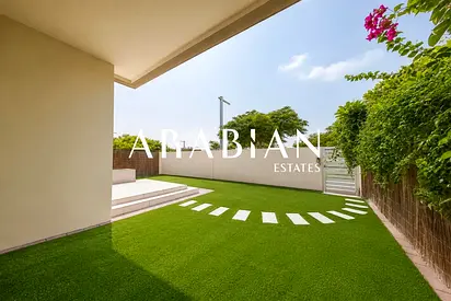 Large Plot | Private End Unit | Landscaped Garden