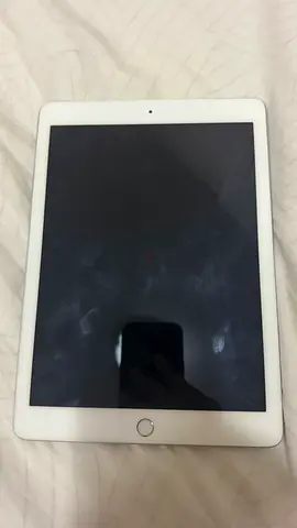 Apple iPad (White) - Good Condition, Touch ID