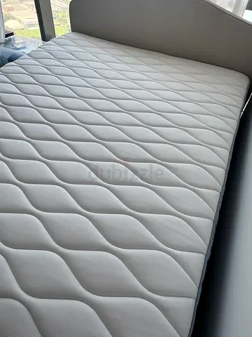 160cm Bed and Mattress in Excellent Condition. Like new!